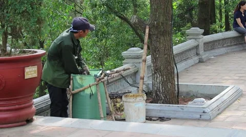 Workers, turpentine, hot day Stock-Footage 45919391