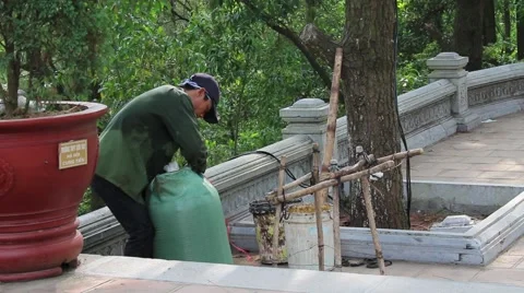 Workers, turpentine, hot day Stock Footage 45919393