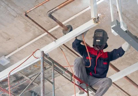 Workers welding steel structures at hight area. Foto stock