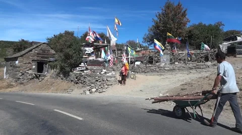 Workers who take the wheelbarrow a quantity of wood to albergue Manjarin Video stock 62485383