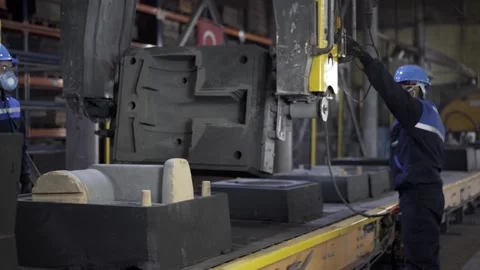 Workers work in the foundry. 스톡 동영상 146636537