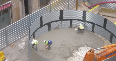 Workers working on big construction site 스톡 동영상 221486566