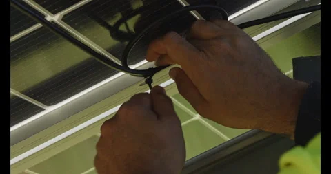 Workersinstallingsolarpanelsonrooftop Stock Footage 336793089