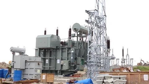 Workes doing works at the large scale of solar farm Stock-Footage 96019355