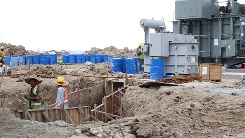 Workes doing works at the large scale of solar farm Stock-Footage 96019384