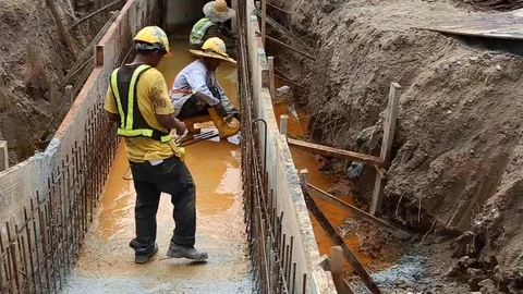 Workes doing works at the large scale of solar farm Stock Footage 96019683