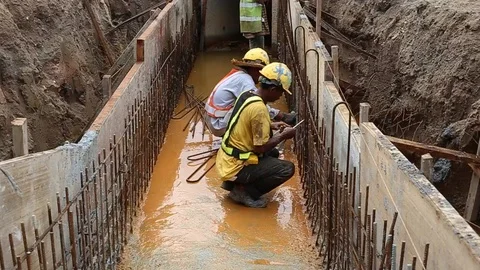 Workes doing works at the large scale of solar farm Stock Footage 96020371
