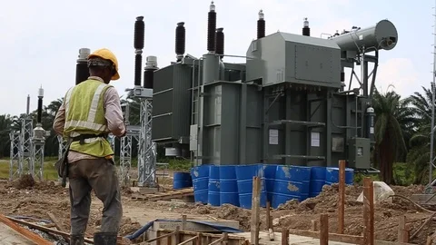Workes doing works at the large scale of solar farm Stock-Footage 96020854