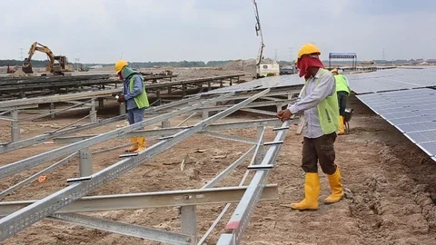 Workes doing works at the large scale of solar farm Stock Footage 96022808