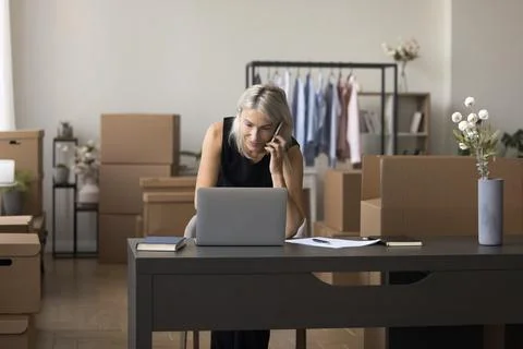 Workflow of drop shipper, small business owner using modern tech Foto stock