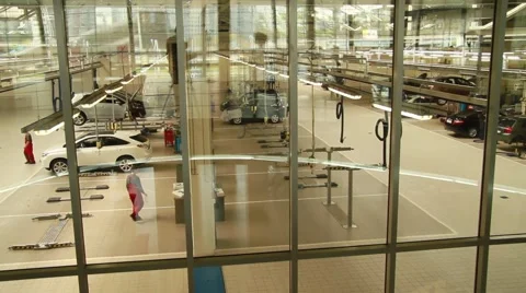 Workflow in the garage Stock Footage 65090152