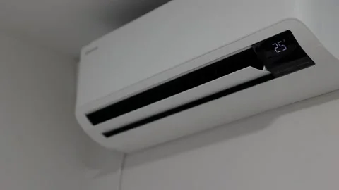Working Air Conditioner Changing Temperature AC Decreasing Room Temperature Video stock 201509149