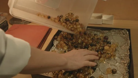 Working in amber factory 動画素材 94722526