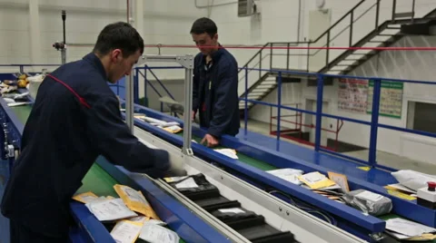 Working around conveyor 스톡 동영상 50906382