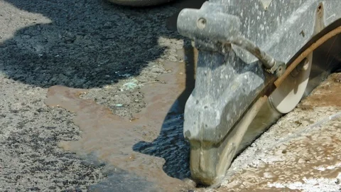 Working asphalt cutting Видео 94722615