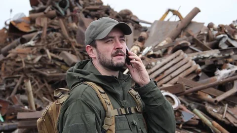 Working on the background of the scrap yard Stockbeeldmateriaal 81469339