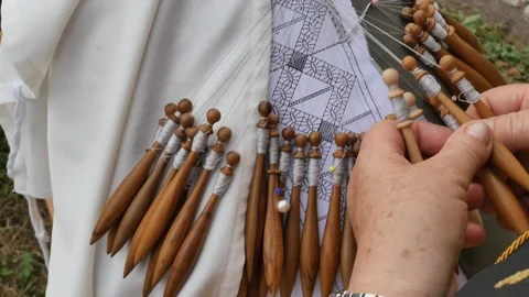 Working with bobbin lace Vidéo 95533502