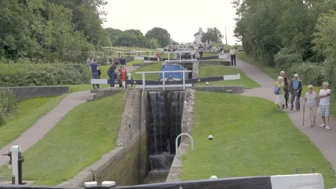 Working canal Locks 動画素材 99051359