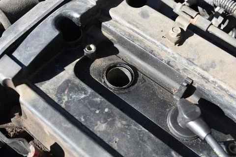 Working on Car Changing Spark Plugs on Four Cylinder Engine Close Fotos de archivo