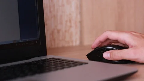 Working at the computer and warming hands up 動画素材 88763985