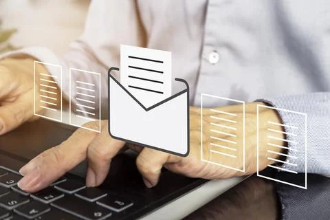 Working concept of receiving emails to work on documents, trade agreements .. Foto stock