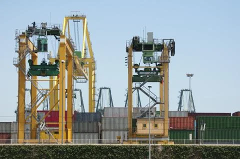 Working crane bridge in shipyard at dusk for Logistic Import Exp Foto stock