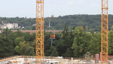 Working with crane Vídeos de archivo 8524694