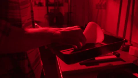 Working in a darkroom Vidéo 214889697