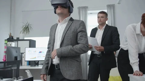 Working day at the office, man with virtual reality glasses. Stock Footage 116617963