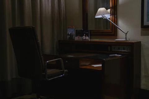 Working desk at night inside a luxury hotel business suite Fotos de archivo