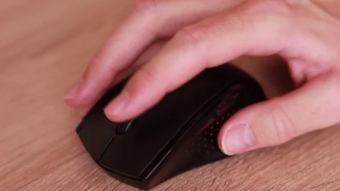 Working with destroyed computer mouse Vídeo Stock 82683707