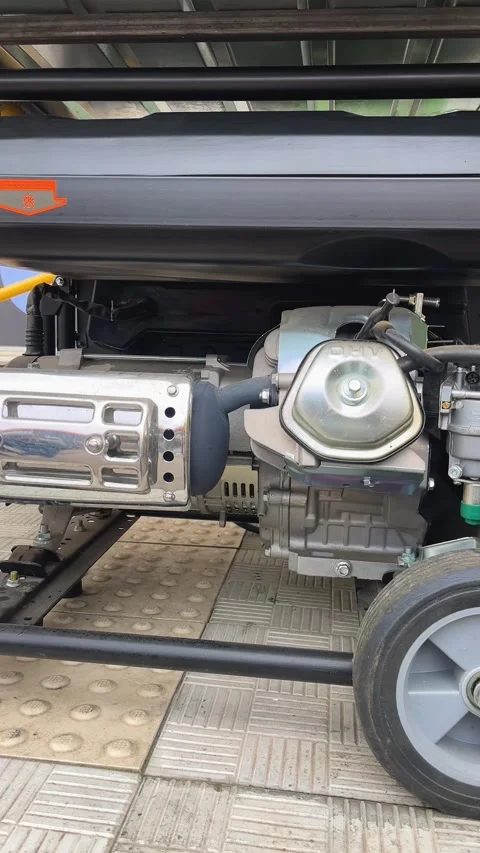 Working diesel generator producing electrical energy during a blackout Video stock 318750160