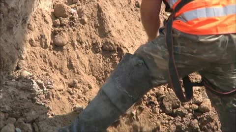 Working to dig 库存影片 10788762