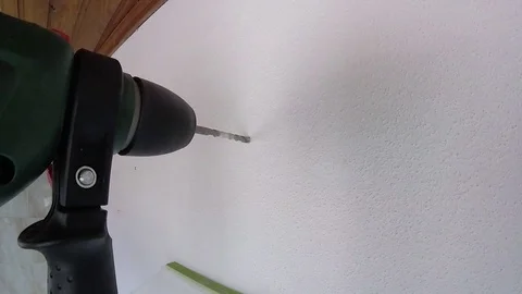 Working drill in the wall Video stock 80647802