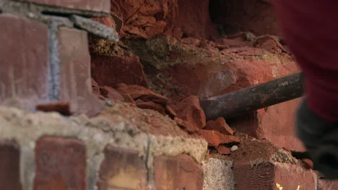 Working with an electric chisel Vidéo 142921927