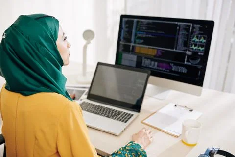 Working female software engineer 스톡 사진