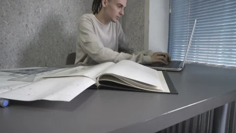 Working Stock-Footage 96084229