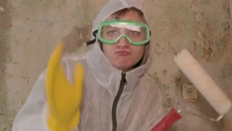 Working funny dancer painter easy works putting wall finishing work 스톡 동영상 147250459