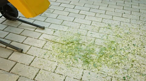 Working garden shredder Stockbeeldmateriaal 41324599