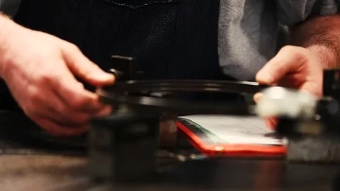 Working Hands 動画素材 98219569