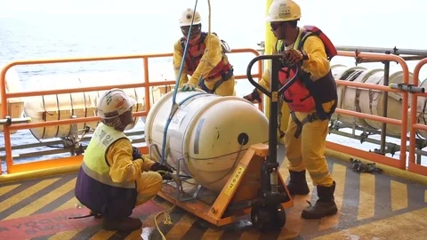 Working at height and overboard. Video stock 83605662