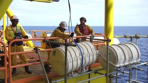 Working at height and overboard. Video stock 83605679