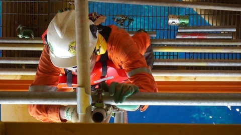 Working at height and overboard. Video stock 94561136