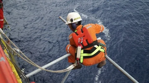 Working at height and overboard. Vídeos de archivo 95767740