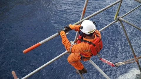 Working at height and overboard. Vídeos de archivo 95768177