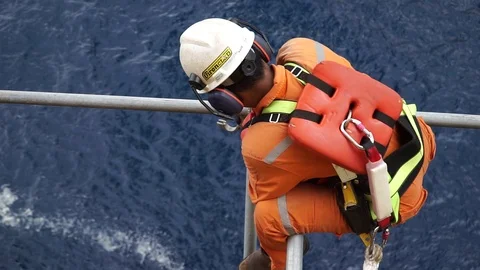 Working at height and overboard. Vídeos de archivo 95768372