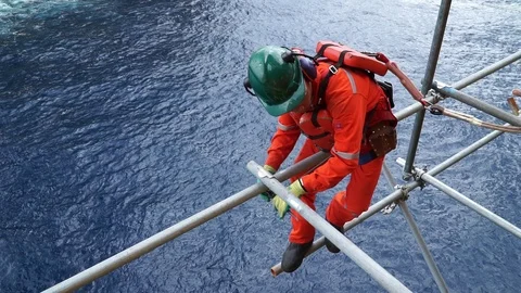 Working at height and overboard. Vídeos de archivo 95768685