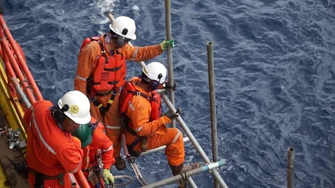 Working at height and overboard. Vídeos de archivo 95769389