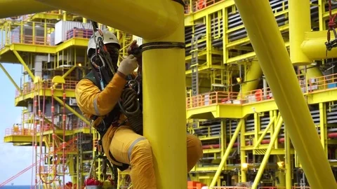 Working at height and overboard using abseiling technique. Video stock 83605793