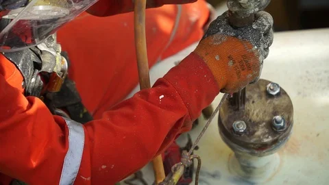 Working at height and overboard using abseiling technique. Video stock 95770131